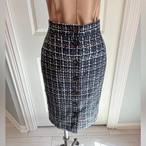 Ann Taylor, Size 0, Tweed Pencil Skirt with Back Buttons